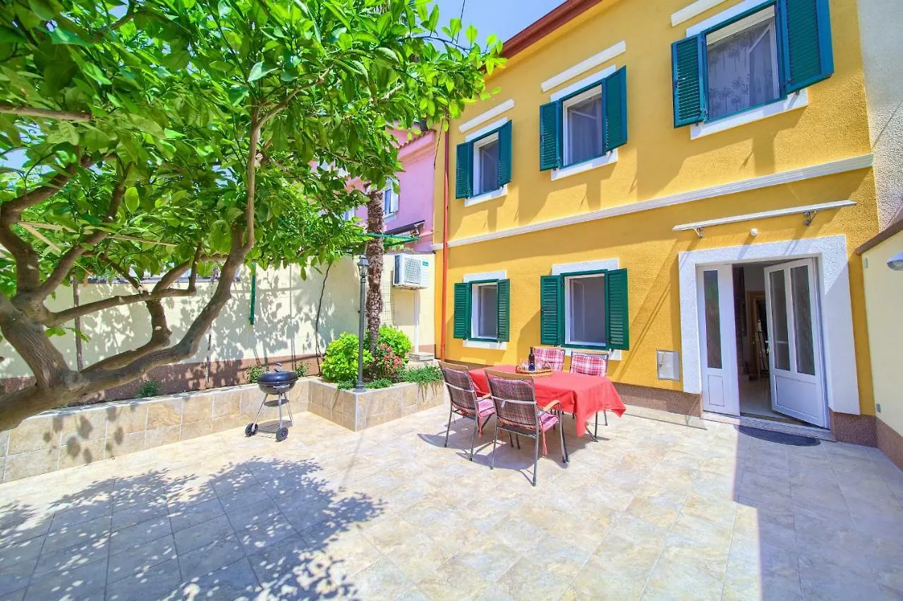 Prázdninový dům Little Villa Tony- Center 40M Beach Crikvenica