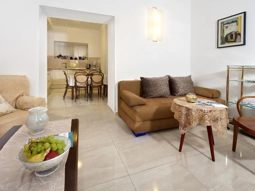 Little Villa Tony- Center 40M Beach Crikvenica 0*,  Croatia